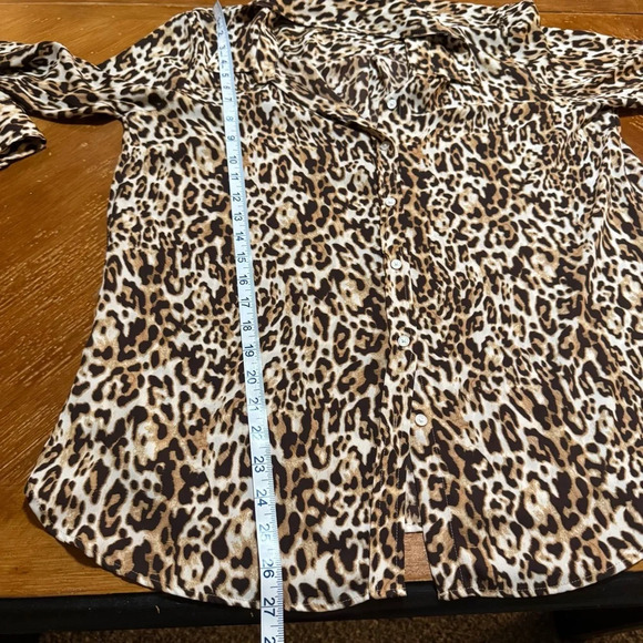 Banana Republic Dillon Classic Fit Animal Print Button-Up Blouse Large Mob Wife - Picture 5 of 8